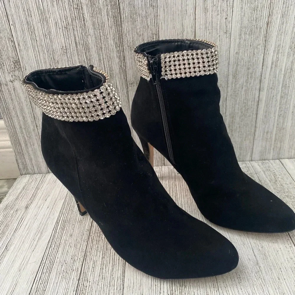 NEW YORK & COMPANY RHINESTONE-CUFF HEEL BOOTIE SIZE 10